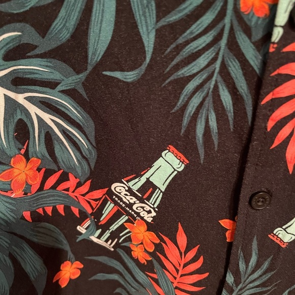 Coca Cola Mens Black and Red Casual Button Down Shirt L - Picture 2 of 5